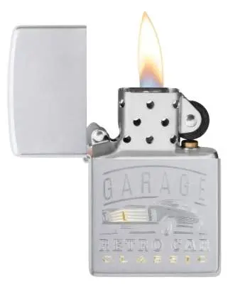 Produktbild: Zippo 60007824 Retro Werkstatt Classic Car Garage Satin Chrome Auto Two-Tone offen mit Flamme
