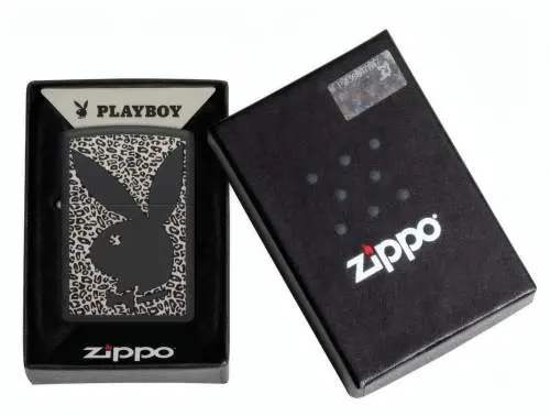 Produktbild: Zippo 60007908 Black Matte Playboy Bunny mit Leopardenmuster Verpackung