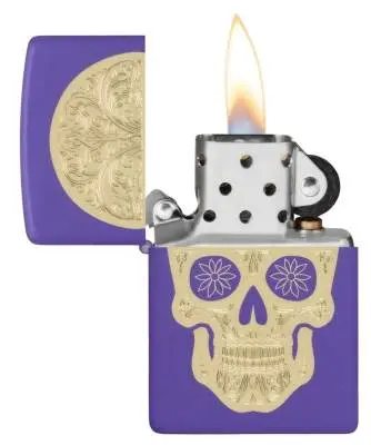 Produktbild: Zippo 60007931 Sugar Skull Purple Matte offen mit Flamme
