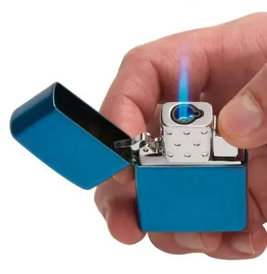Produktbild: ZIPPO 2006814 Single-Flame Jet-Gaseinsatz mit Piezo-Zündung offen mit Flamme
