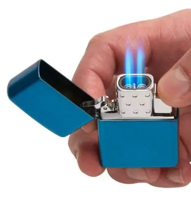 Produktbild: ZIPPO 2006816 Double-Flame Jet-Gaseinsatz mit Piezo-Zündung offen mit Flamme