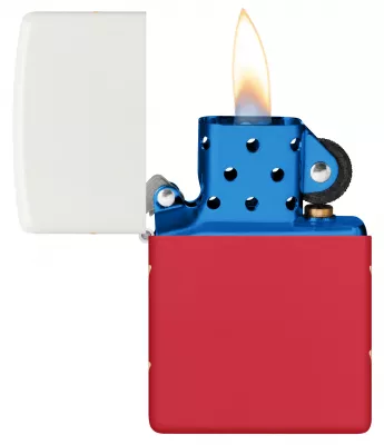 Produktbild: Zippo USA 250 Jubiläums-Sonderedition offen mit Flamme