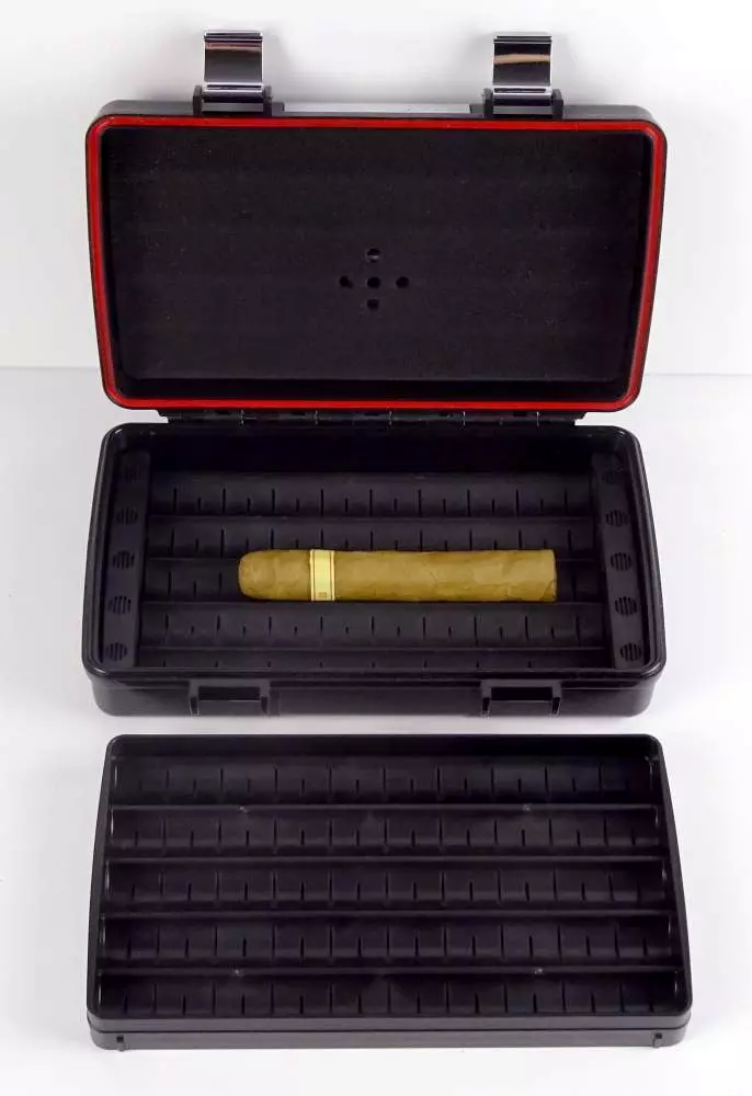 Angelo Reisehumidor Cigar Case schwarz für 10 Zigarren offen
