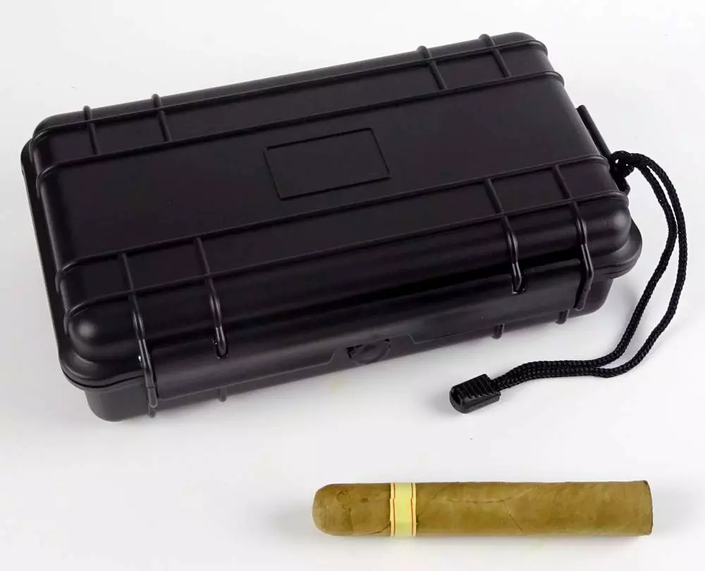 Angelo Reisehumidor Cigar Case schwarz für 5 Zigarren