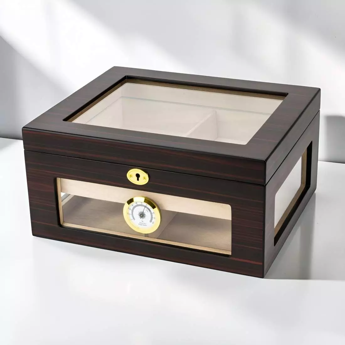 Produktbild: Humidor Ebony matt mit Glasfenster als Tischszene