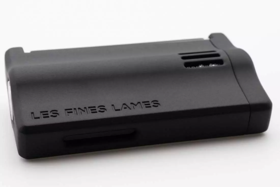 Produktbild: Les Fines Lames Le Feu RS Armor Black Feuerzeug Seitenansicht