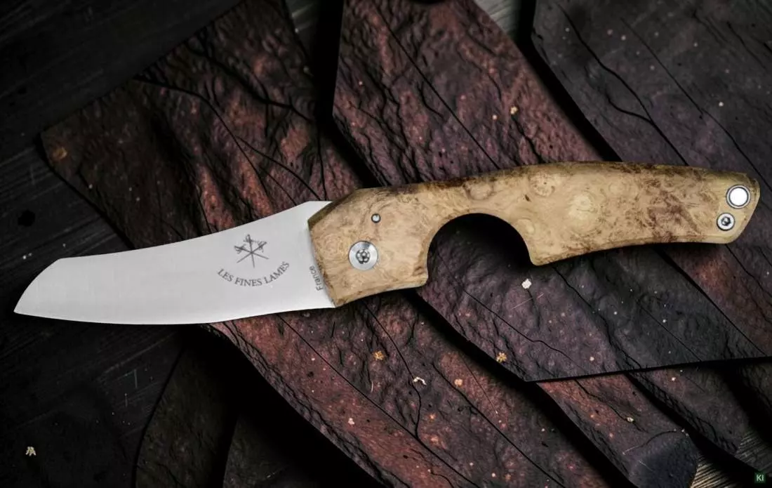 Produktbild: Fines Lames Le Petit Acacia Wood Szene auf einem Tisch