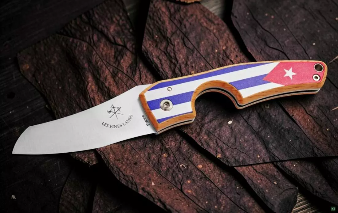 Produktbild: Fines Lames Le Petit Flag Cuba Light auf Tabaktisch