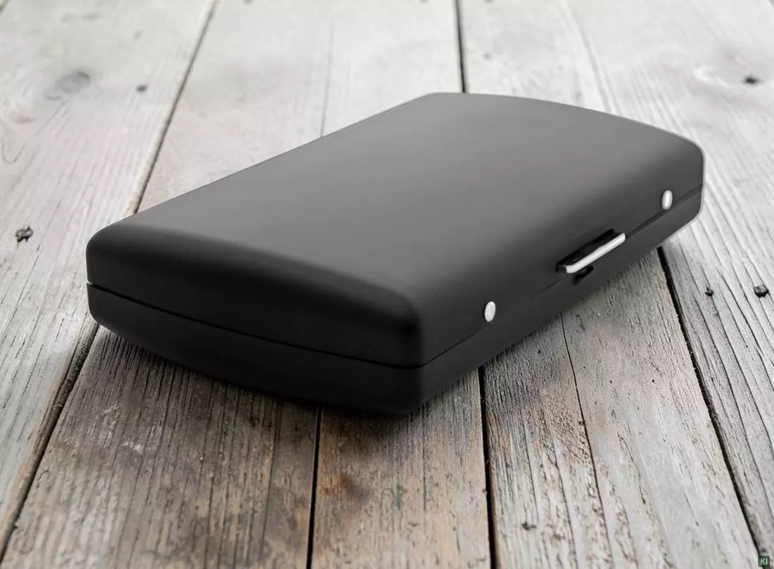 Produktbild: Zigarettenetui Pearl Metall schwarz für 20 IQOS Szene