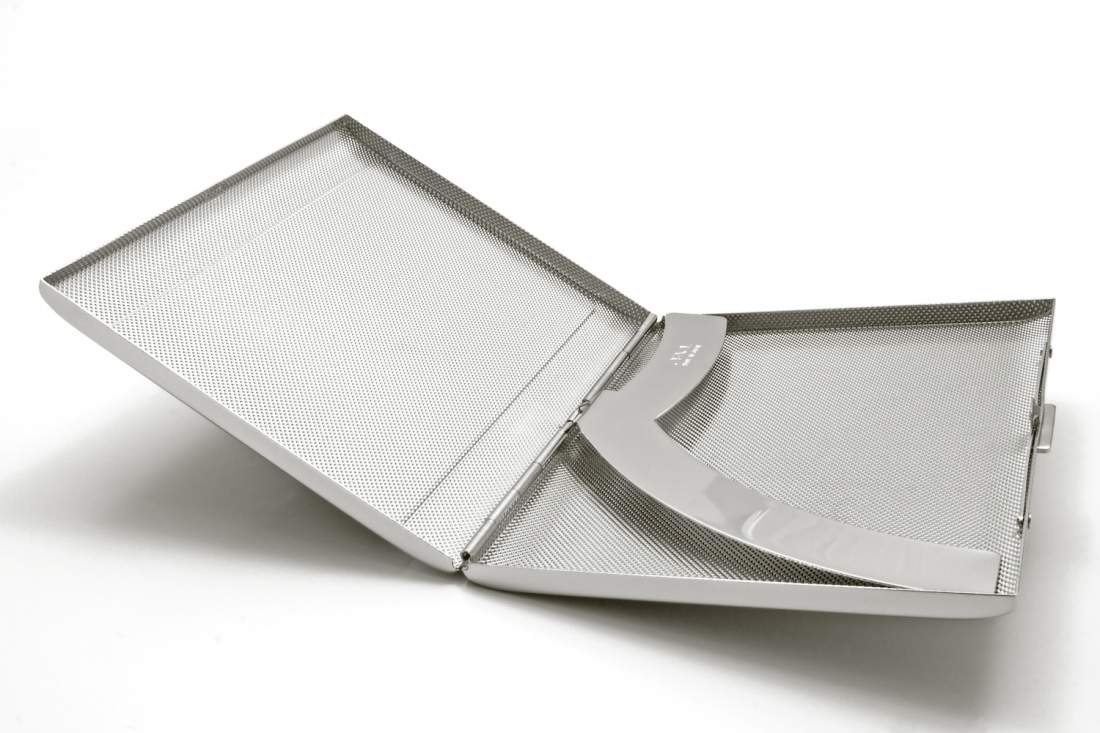 Produktbild: Zigarettenetui Pearl Metall silberfarben mit schwarzem Dekor 20er