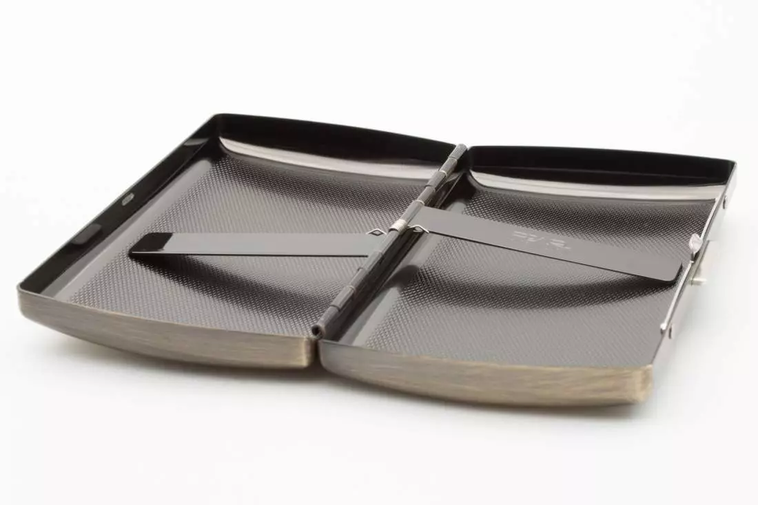 Produktbild: Zigarettenetui Pearl Metall Messingfarben 12er offen