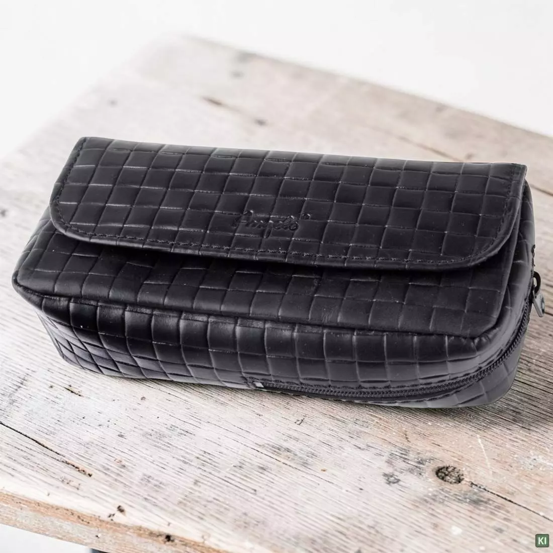 Produktbild: Angelo Pfeifentasche Rindsleder schwarz in Weboptik Szene