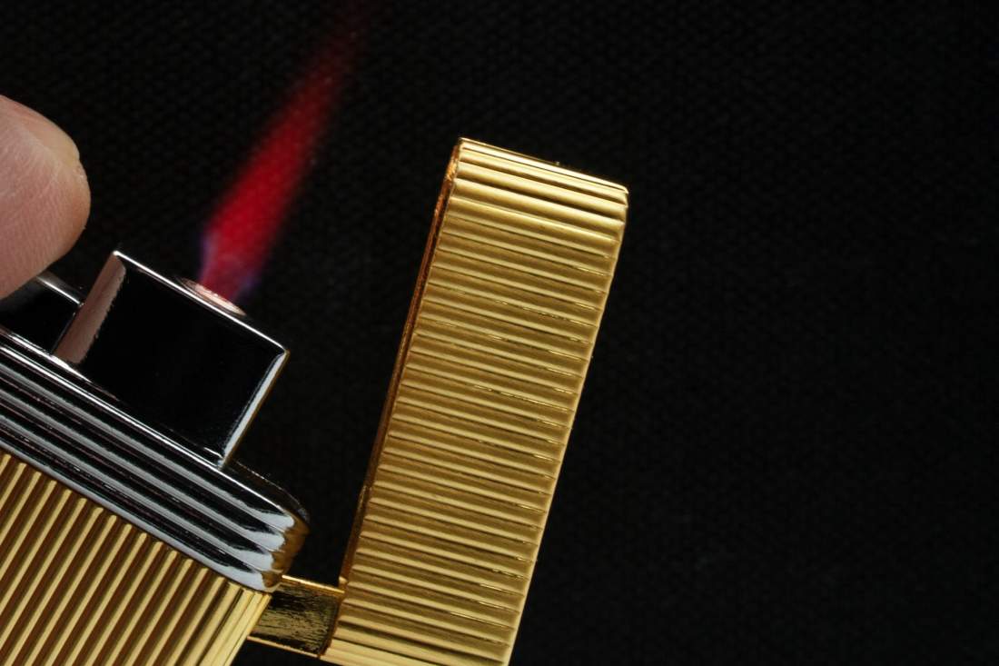 Produktbild: Rattray's Regent Gold Chrome Feuerzeug Flamme