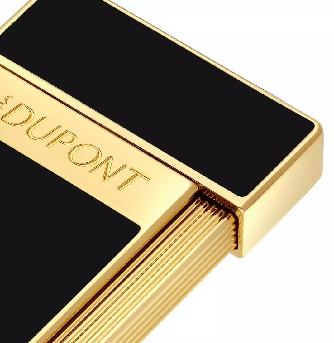 Produktbild: S.T. Dupont Slimmy Feuerzeug schwarz gold Ausschnitt