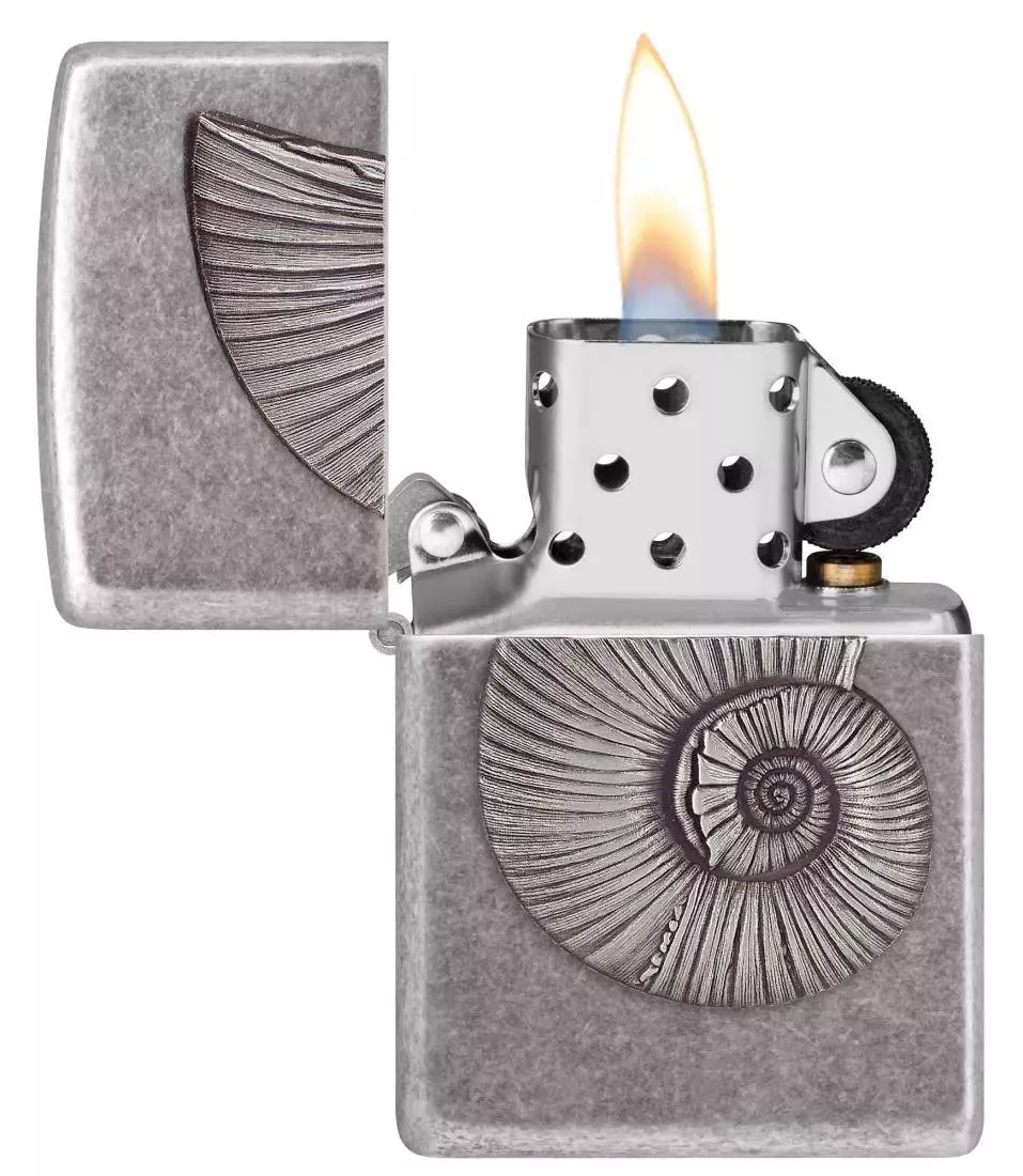 Produktbild: Zippo 2008203 Shell Ammonit in Silber antik Emblem Feuerzeug offen