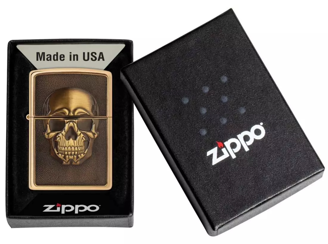Produktbild: Zippo Embossed Skull Messing Feuerzeug Verpackung
