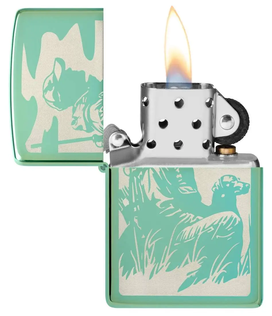 Produktbild: Zippo 60007663 Duck Hunting Entenjäger High Polish Green Laser Engrave offen mit Flamme