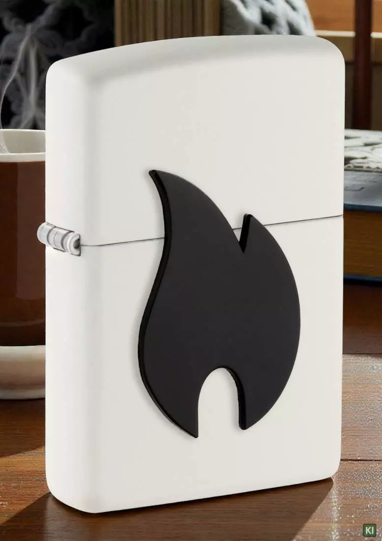 Produktbild: Zippo Schwarzes Flammenemblem weiß Feuerzeug Szene