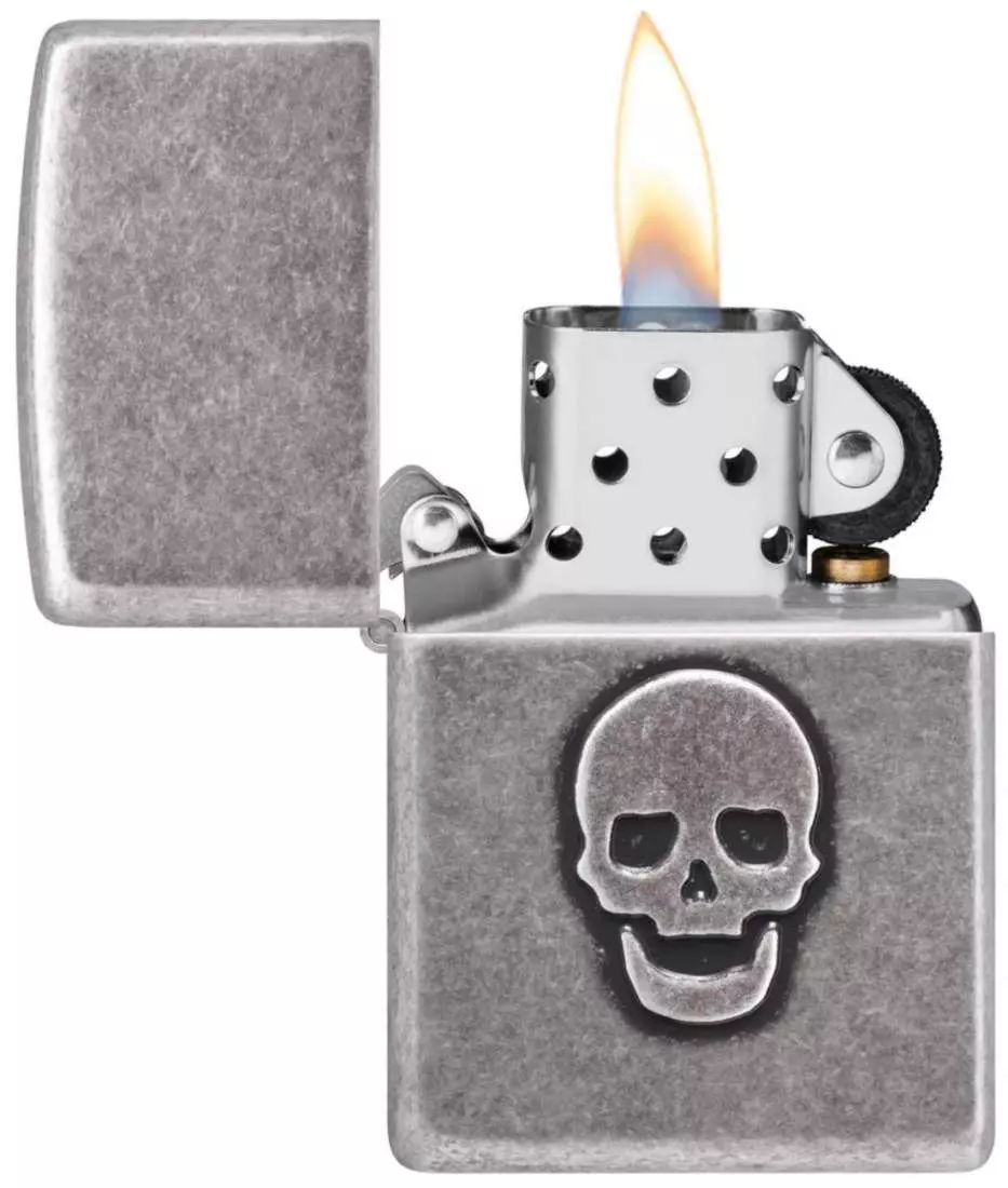 Produktbild: Zippo Stamped Skull in altsilber Feuerzeug offen