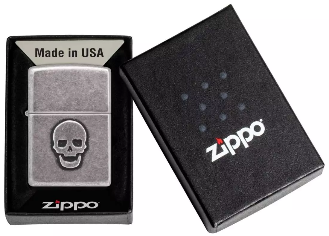 Produktbild: Zippo Stamped Skull in altsilber Feuerzeug Verpackung