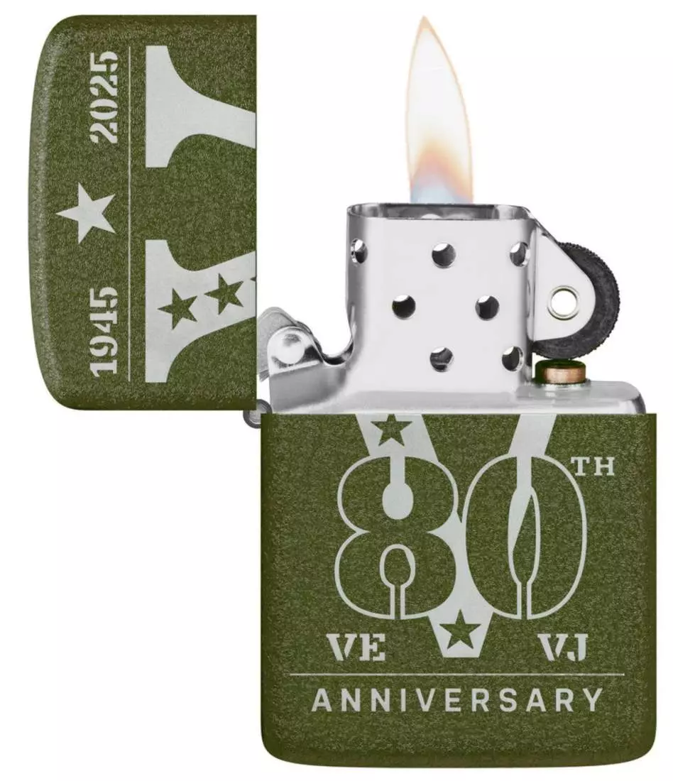 Produktbild: Zippo Victory Europe 80th Anniversary Collectible offen