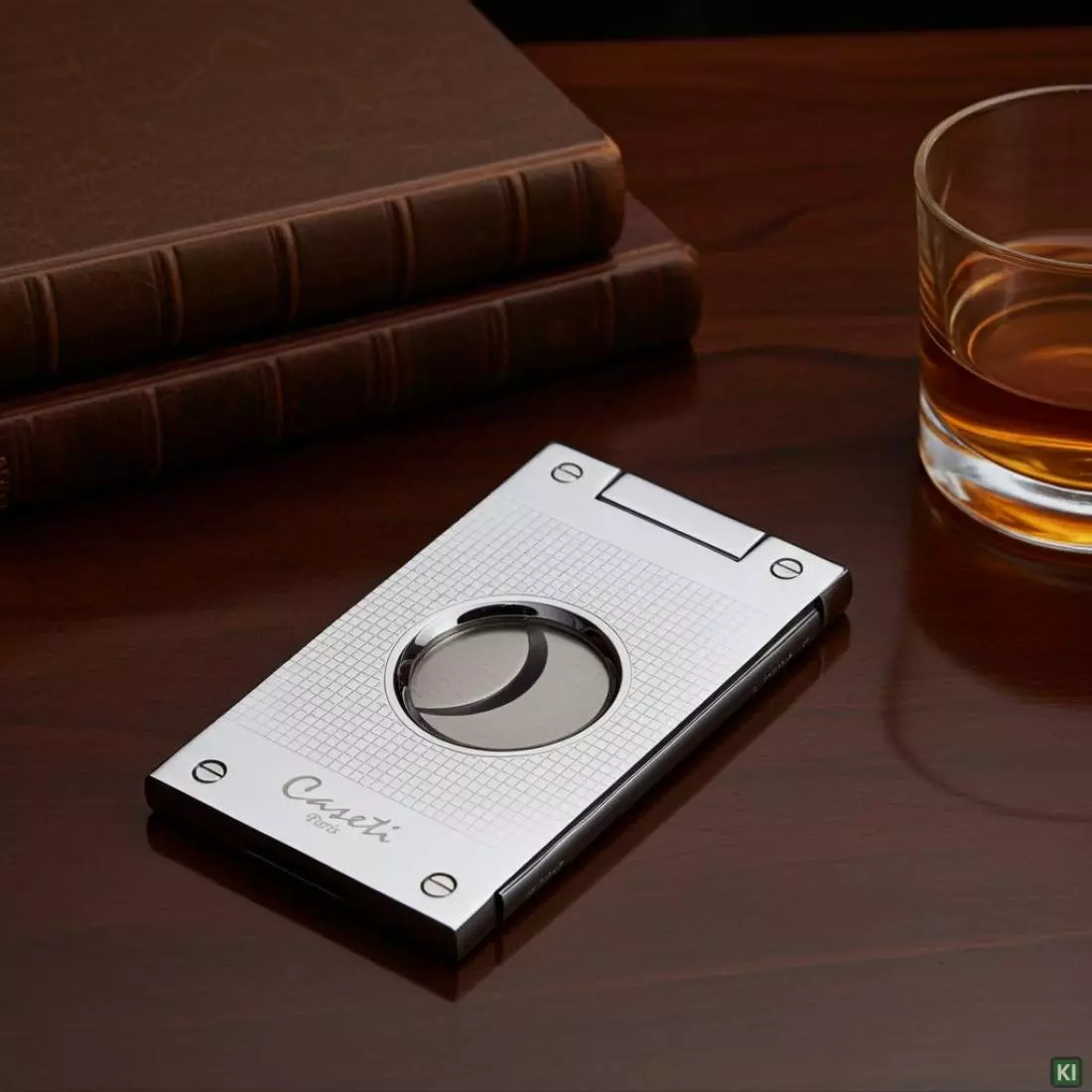 Produktbild: Caseti Paris Zigarrenabschneider chrom auf einem Tisch