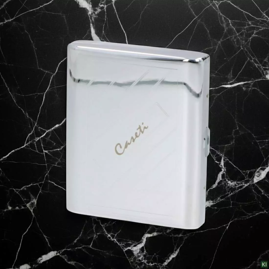 Produktbild: Zigarettenetui Caseti Chrom poliert mit Linien 18er auf Marmor