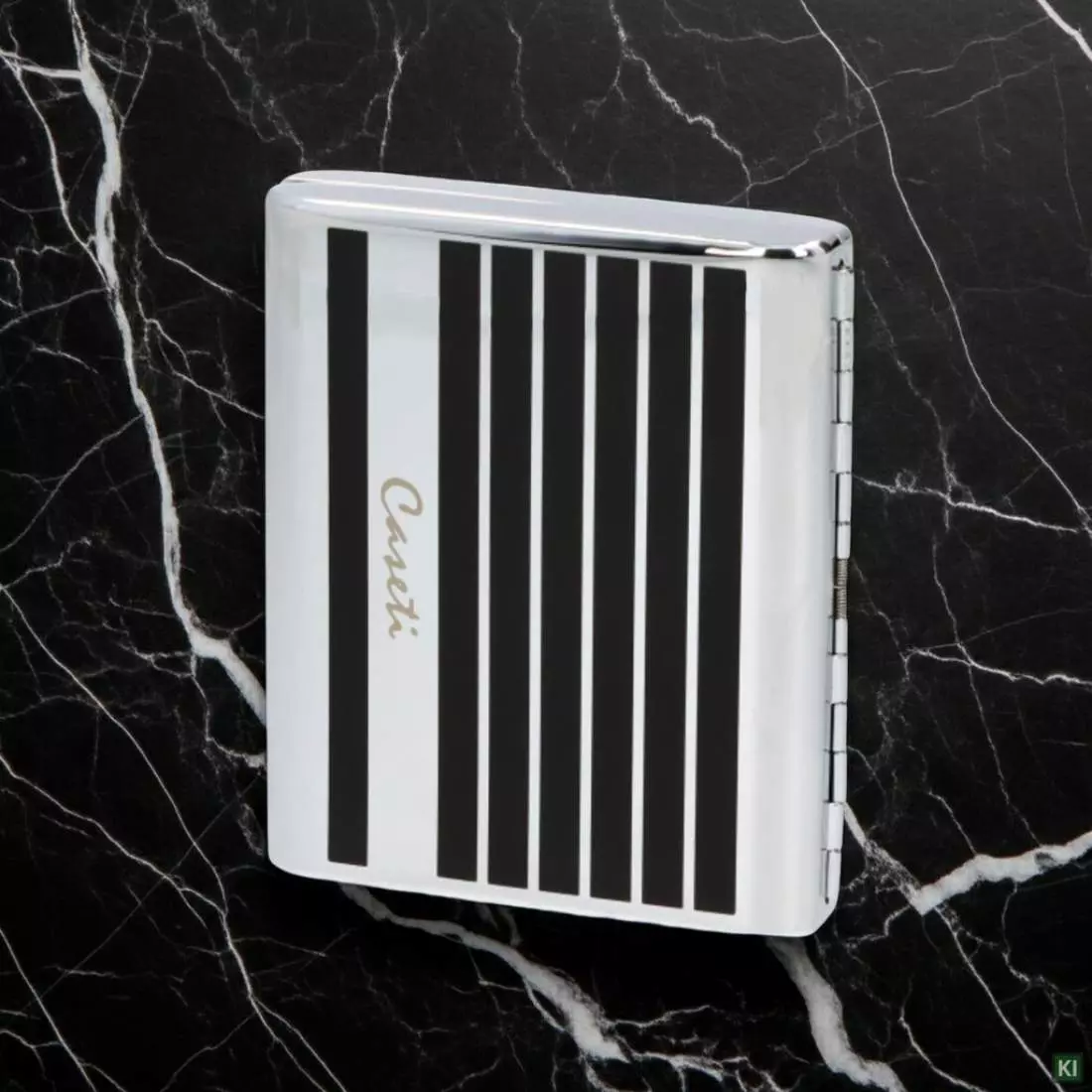 Produktbild: Zigarettenetui Caseti Chrom mit Streifen 18er auf Marmor