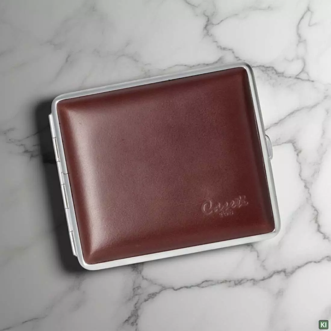 Produktbild: Zigarettenetui Caseti Leder braun 18er auf Marmor