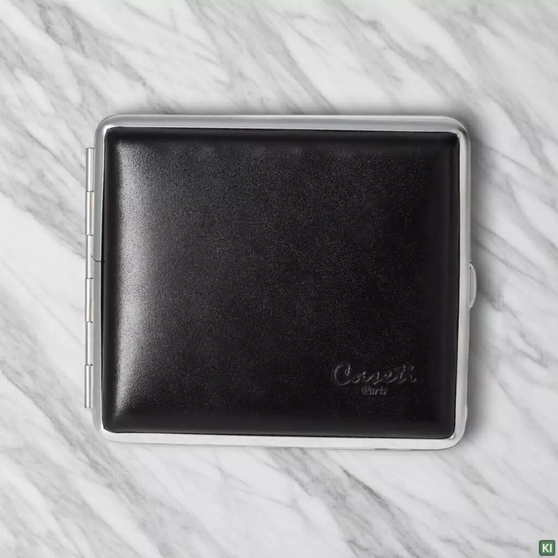 Produktbild: Zigarettenetui Caseti Leder schwarz 18er auf Marmor
