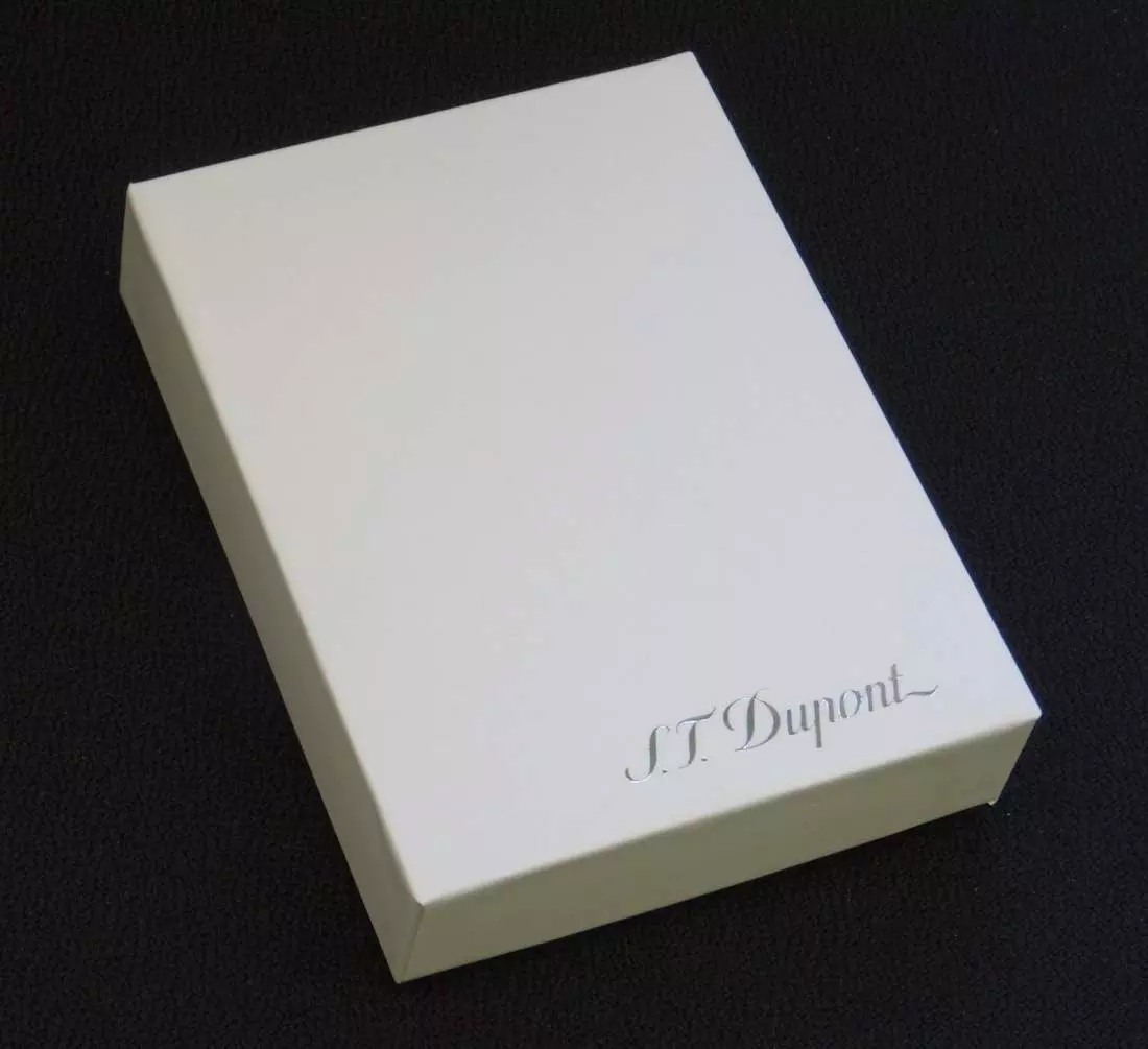 Produktbild: S.T. Dupont Feuerzeug Defi Extreme Fluo blau schwarz Verpackung