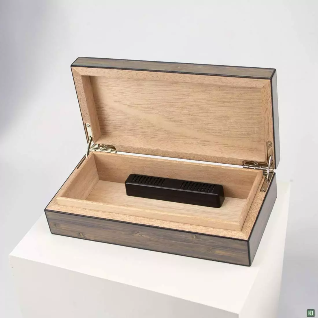 Produktbild: Mini Humidor Bambusdekor glänzend ofen auf Sockel