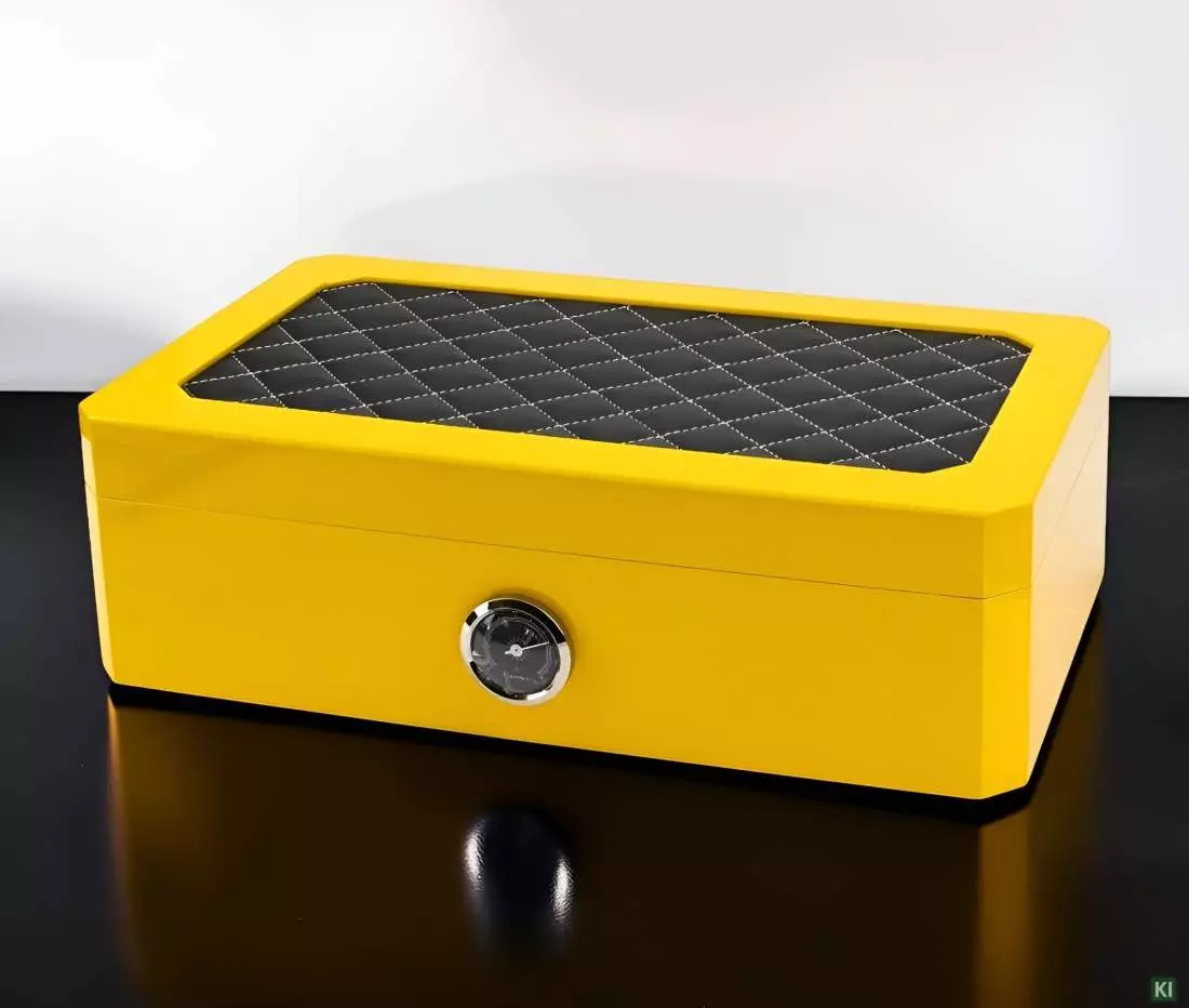 Produktbild: Humidor gelb Pianolack mit Leder schwarz Szene