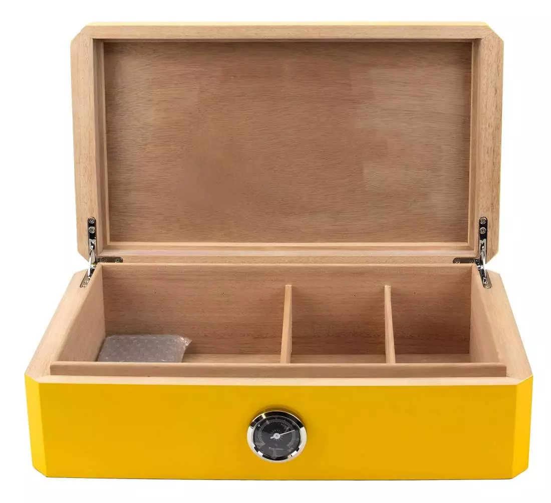 Produktbild: Humidor gelb Pianolack mit Leder schwarz vorne offen
