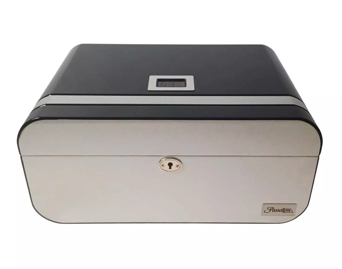 Produktbild: PASSATORE Humidor schwarz/silber vorne