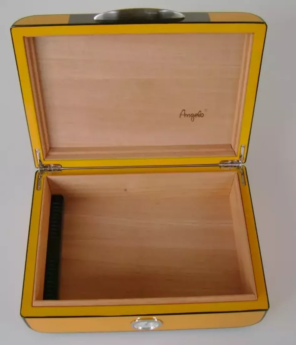 Produktbild: Angelo Humidor Carbon Yellow offen