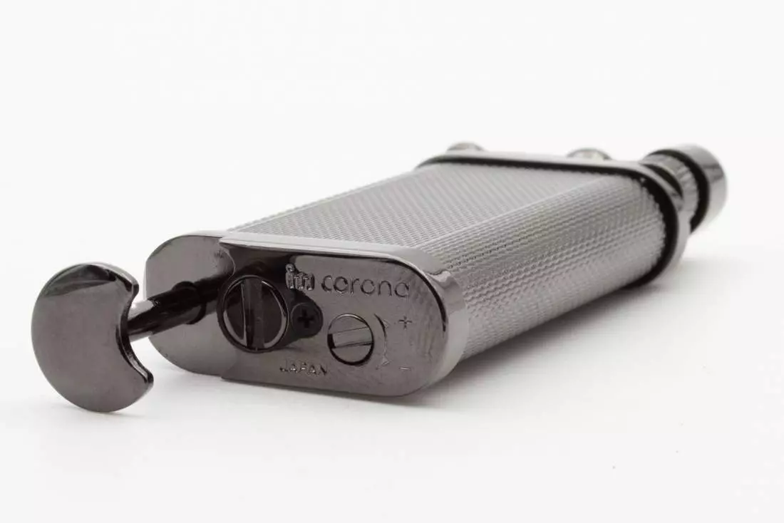 Artikelbild: IM Corona Old Boy Pfeifenfeuerzeug Gunmetal gekörnt 64-8211 unten Produktbild: IM Corona Old Boy Pfeifenfeuerzeug Gunmetal gekörnt 64-8211 unten