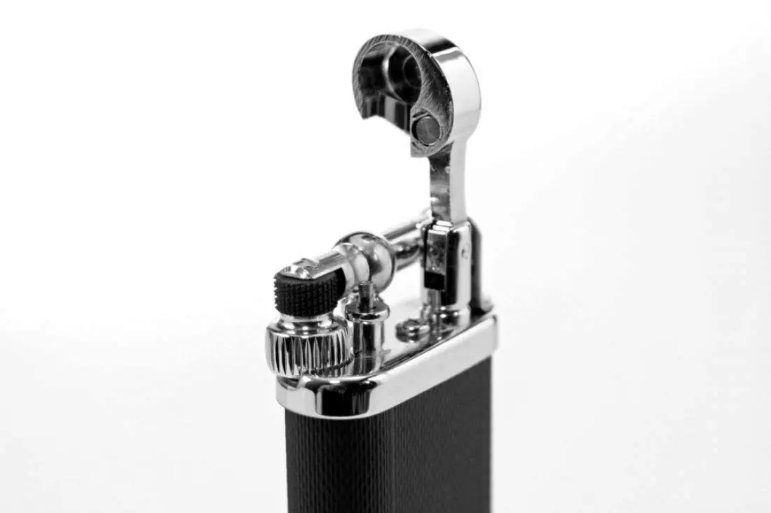 Artikelbild: IM Corona Old Boy Pfeifenfeuerzeug schwarz matt gekörnt 64-9211C offen Produktbild: IM Corona Old Boy Pfeifenfeuerzeug schwarz matt gekörnt 64-9211C offen