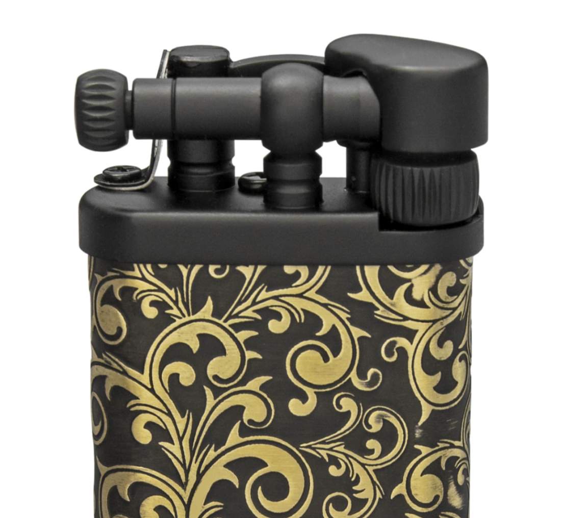 Produktbild: IM Corona Old Boy Pfeifenfeuerzeug schwarz florale Ornamente 64-9535 Front