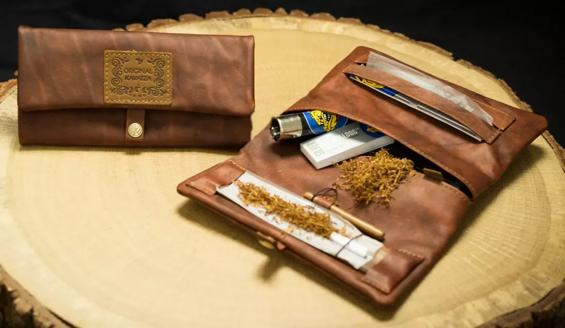 Artikelbild: Kavatza Havana Deluxe P 17RO Leder dunkelbraun Joint Tabaktasche Drehertasche Produktbild: Kavatza Havana Deluxe P 17RO Leder dunkelbraun Joint Tabaktasche Drehertasche