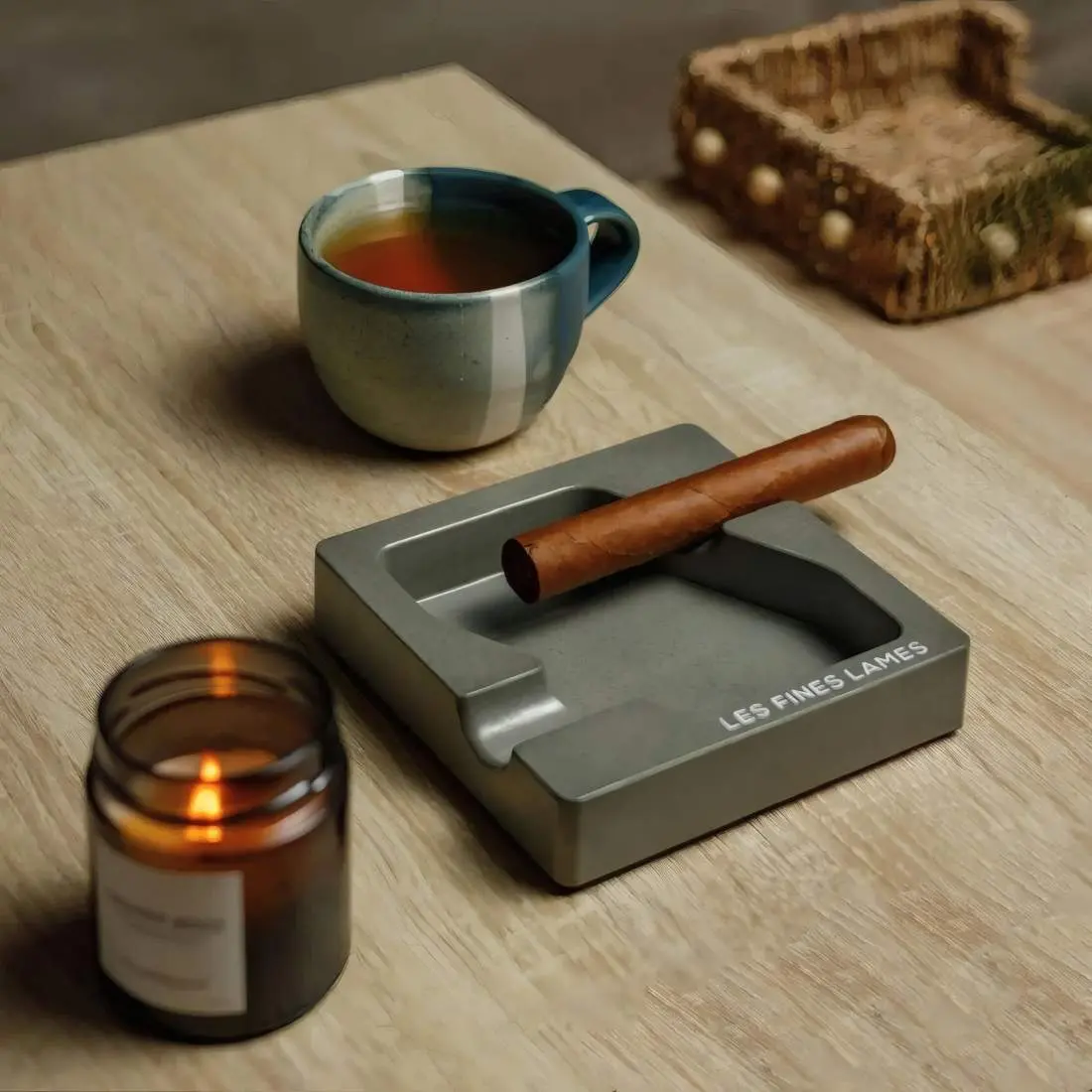 Produktbild: Les Fines Lames DYAD OD Green auf einem Tisch