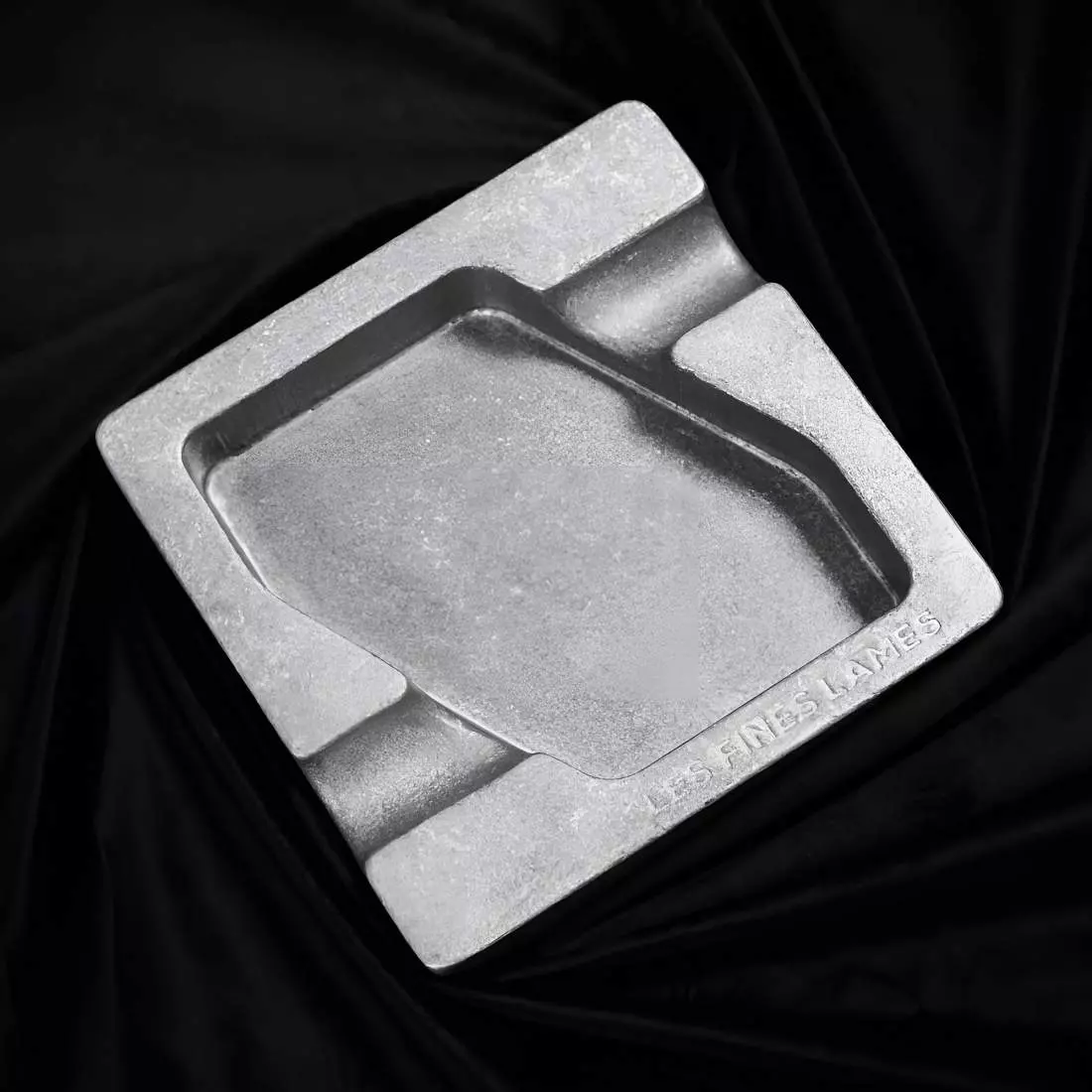 Produktbild: Les Fines Lames DYAD RAW Aluminum Zigarrenascher schräg