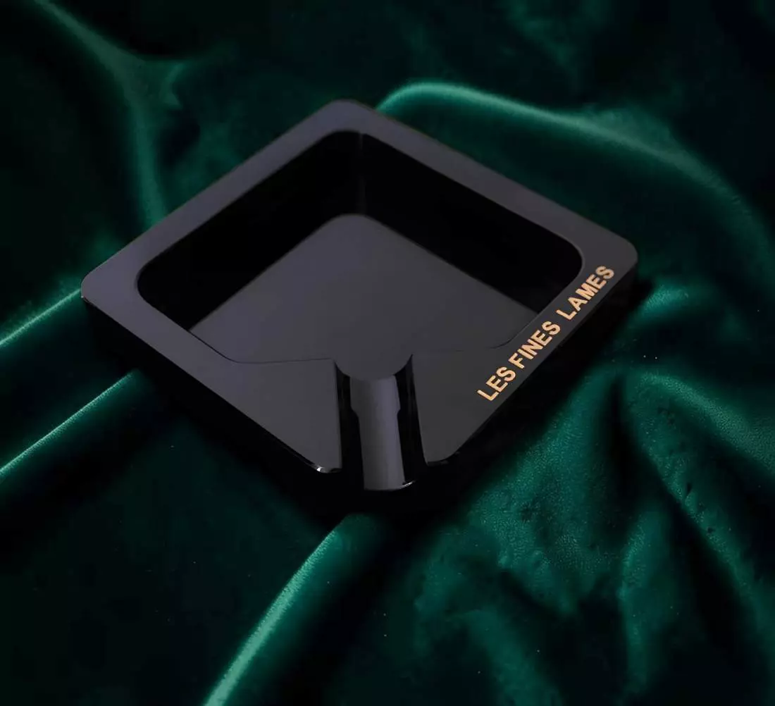 Produktbild: Les Fines Lames MONAD Black Obsidian Zigarrenascher schräg