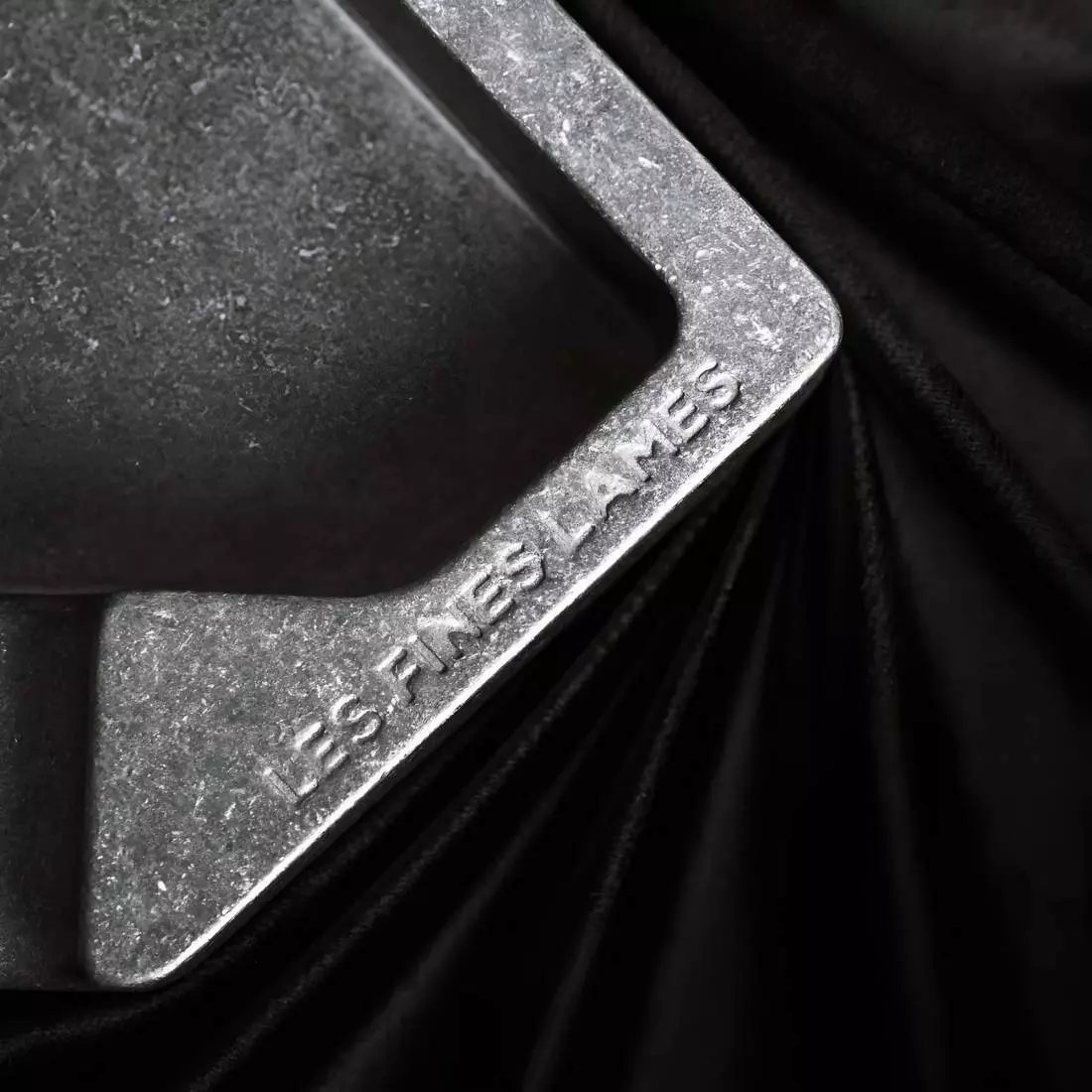 Produktbild: Lames MONAD RAW Aluminum Zigarrenascher Beschriftung