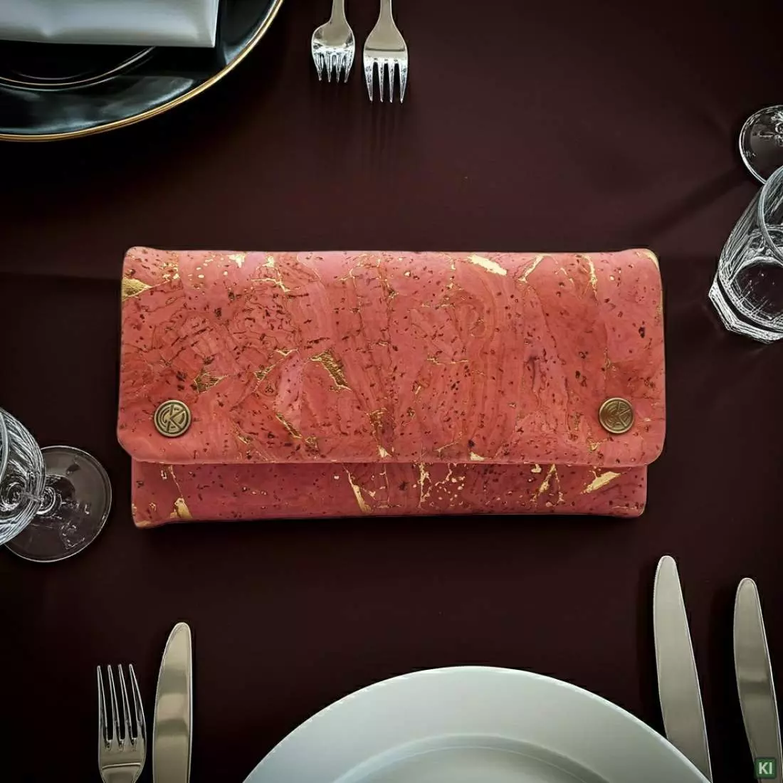 Produktbild: Original Kavatza Golden Coral Deluxe Kork TPC65CR Tabaktasche auf einem Tisch