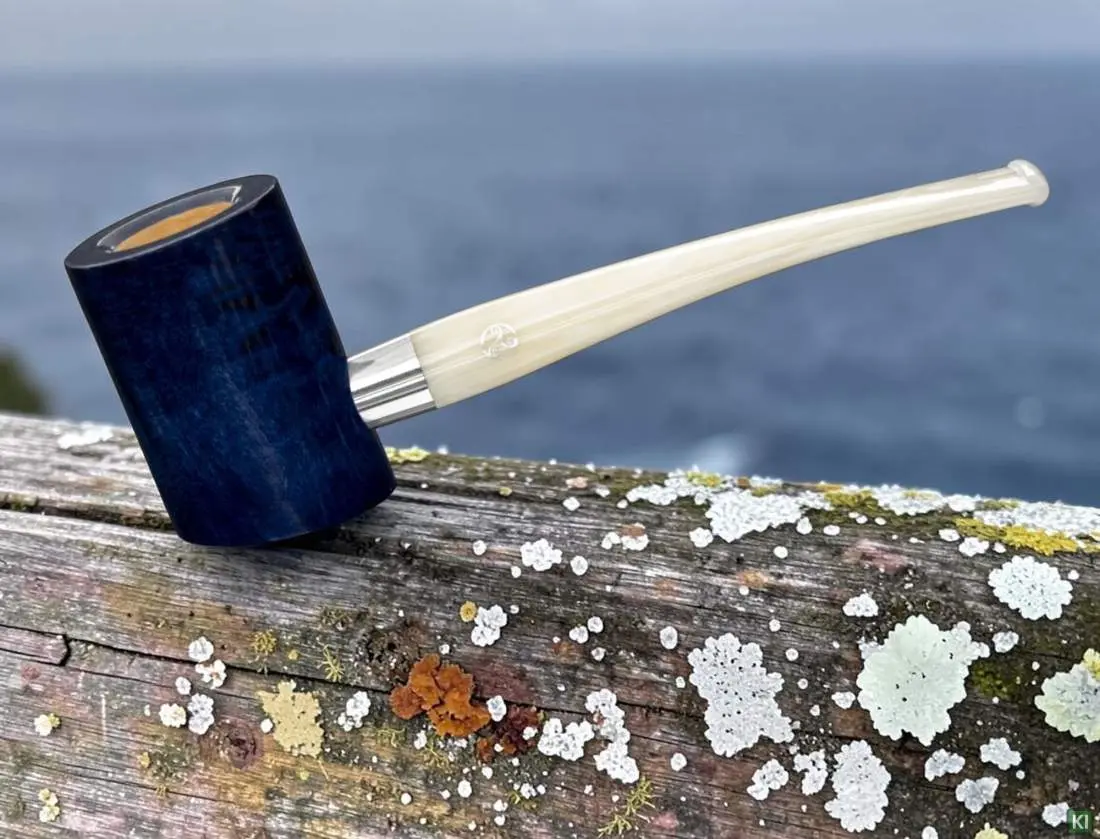 Produktbild: Rattray's Ahoy Blue Straight Poker - Szene am Strand