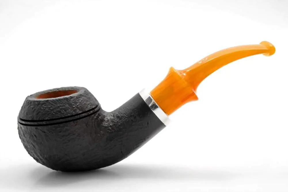 Produktbild: Rattray's Beltane's Fire Sandblast Black mit gelbem Mundstück