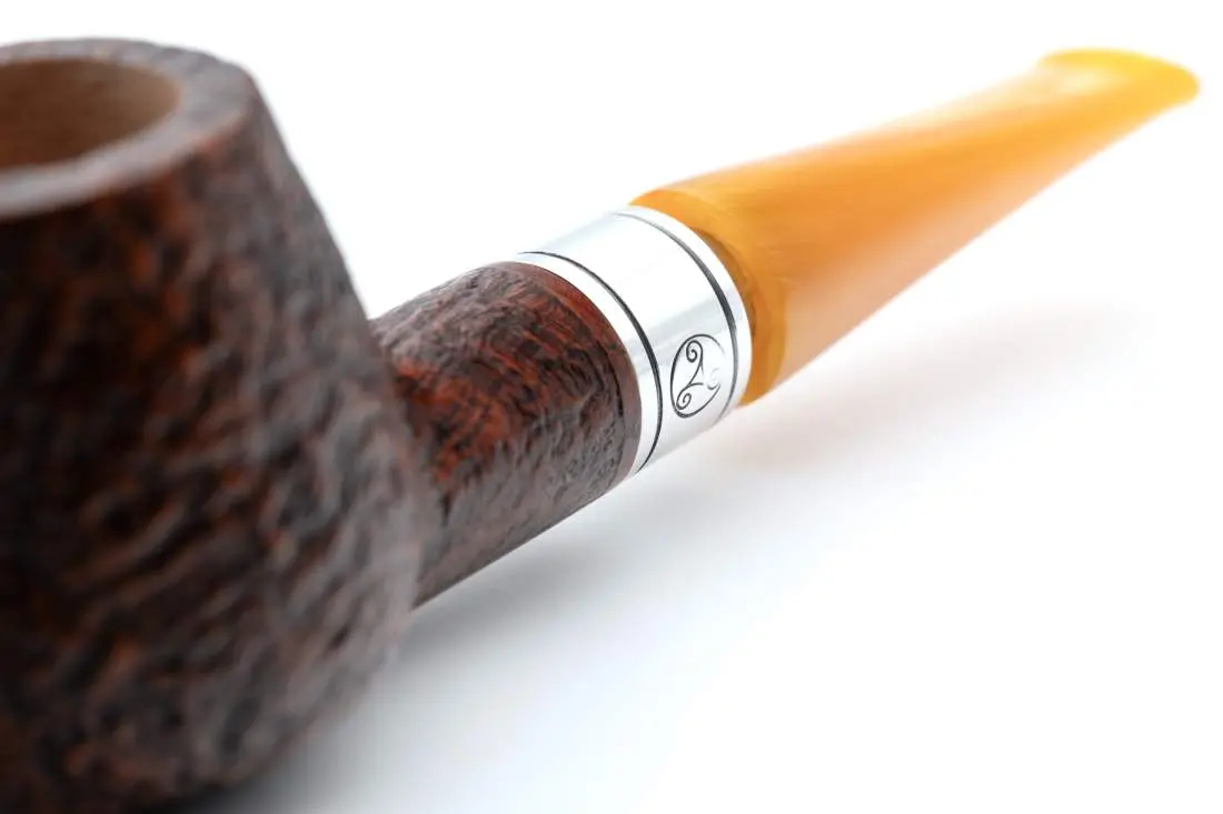 Produktbild: Rattray's Monarch Sandblast Brown 18 Yellow Straight Brandy - Detailansicht