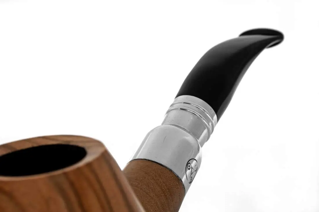 Produktbild: Rattray's Sanctuary Olive Smooth 150 Half-Bent Brandy - Detailansicht
