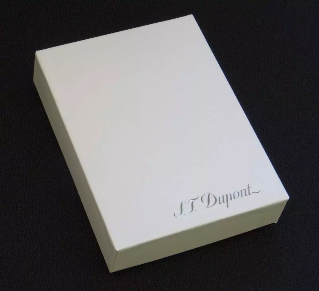Artikelbild: S.T. Dupont Feuerzeug MiniJet 3 ozeanblau schwarz Verpackung Produktbild: S.T. Dupont Feuerzeug MiniJet 3 ozeanblau schwarz Verpackung